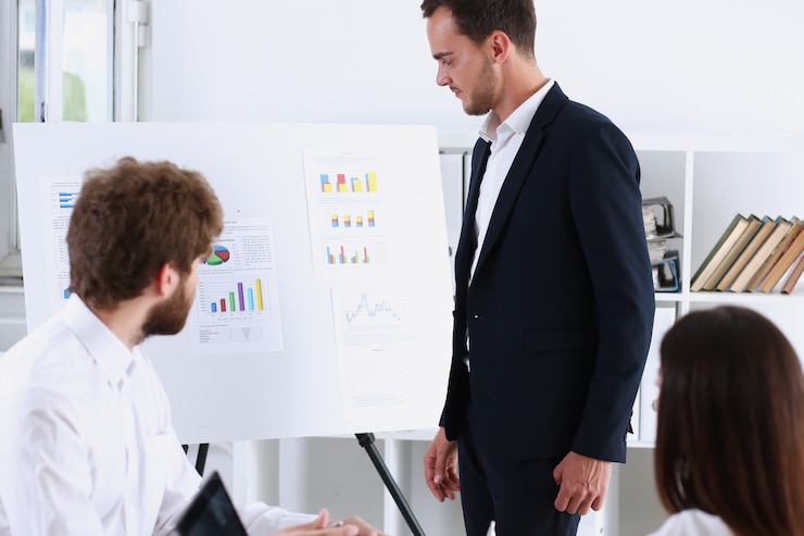 Atelier de microtechnique dans l'Arc jurassien